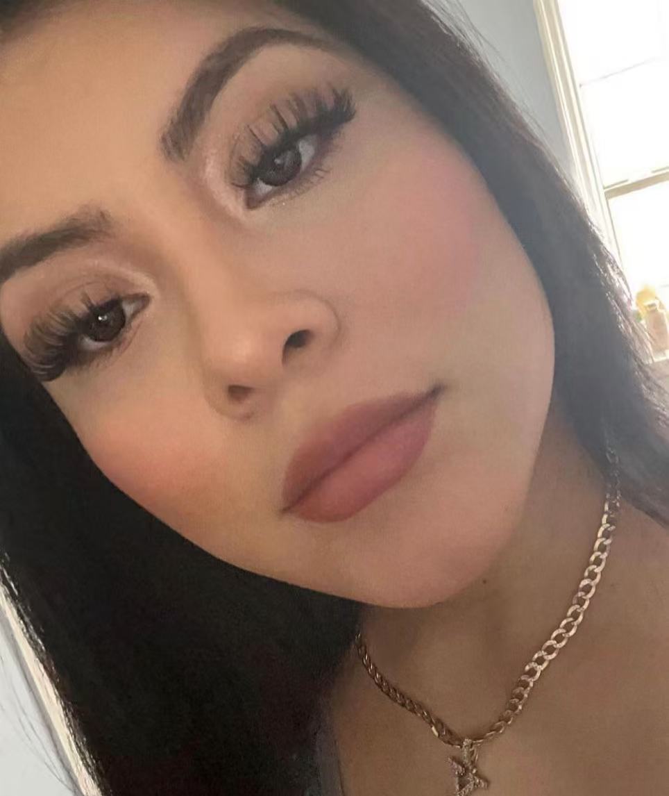 Clear vs black lash glue differences for daily makeup